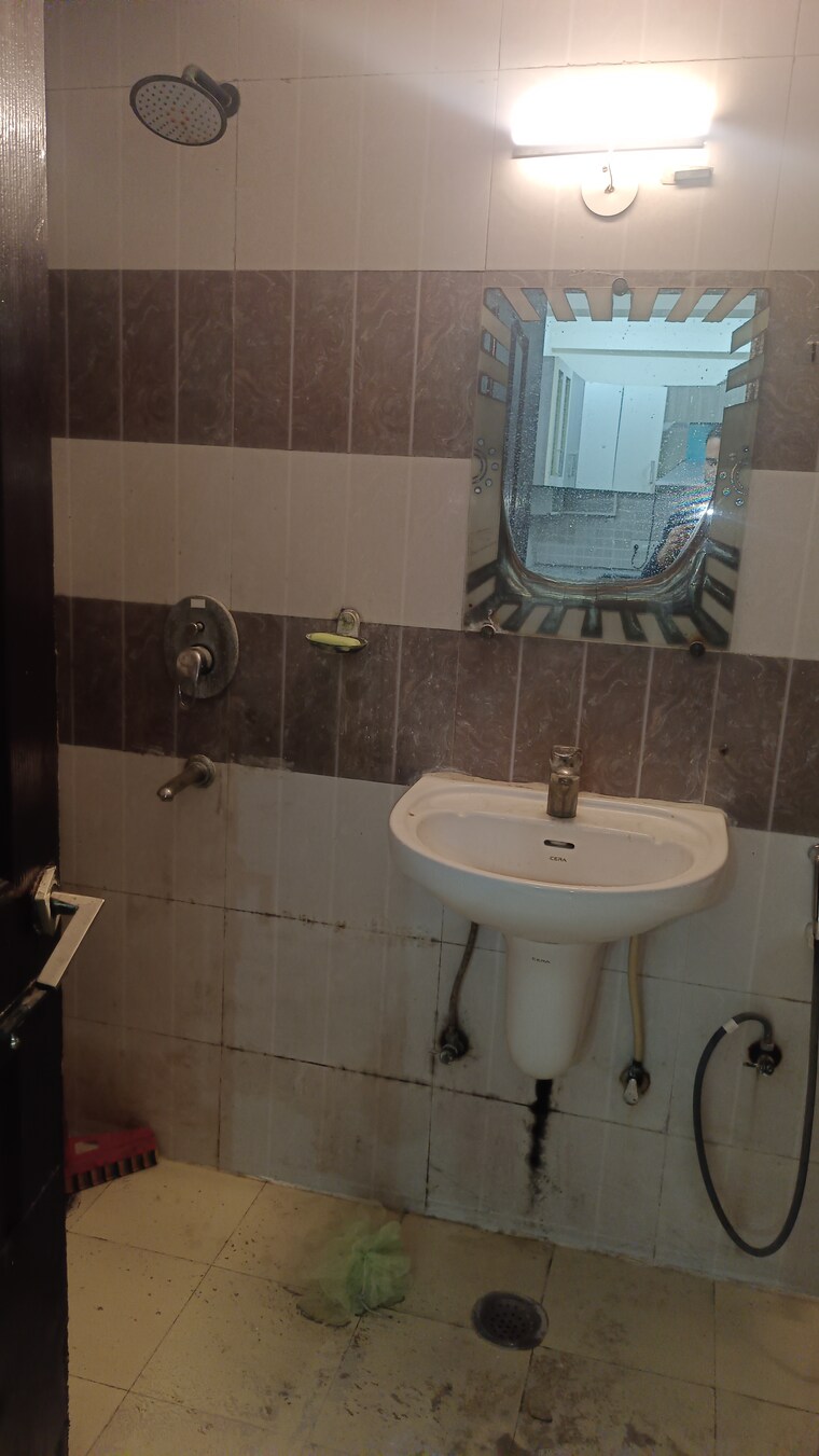 Bathroom, jm-orchid 2 Bedroom 1147 Sq.Ft. Apartment In Sector 76 Noida 9623137