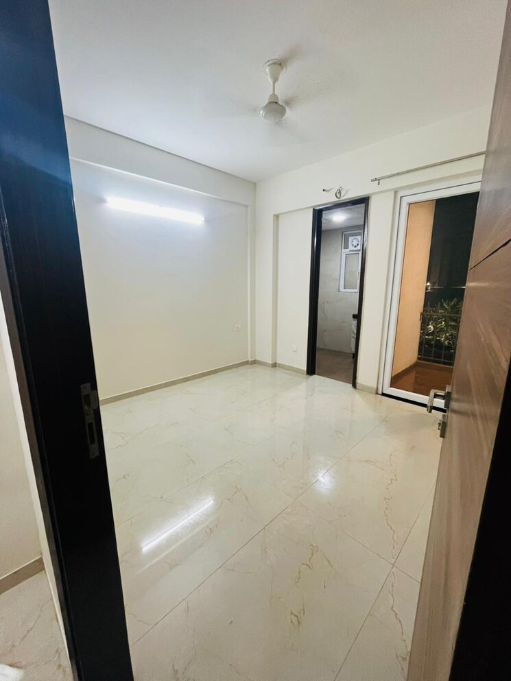 Room, suncity-avenue-76 2 Bedroom 582 Sq.Ft. Apartment In Sector 76 Gurgaon 9623135