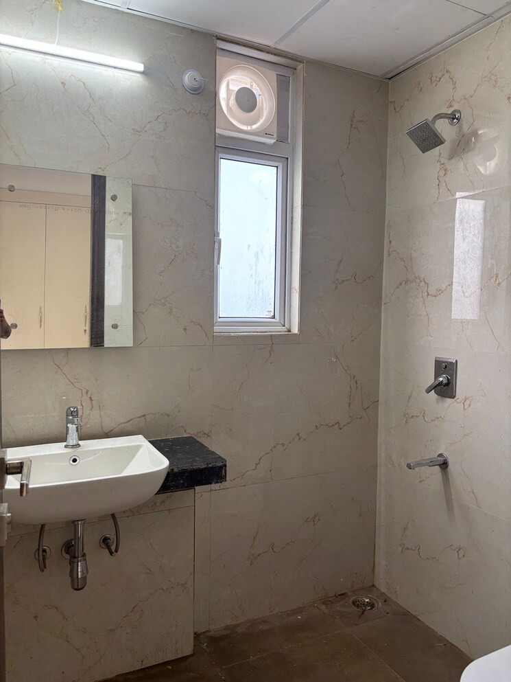 Bathroom, suncity-avenue-76 2 Bedroom 582 Sq.Ft. Apartment In Sector 76 Gurgaon 9623135