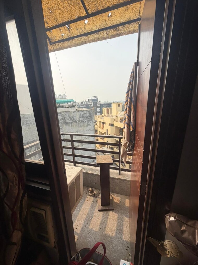 Balcony, tara-apartments 1.5 Bedroom 600 Sq.Ft. Builder Floor In Kalkaji Delhi 9623141