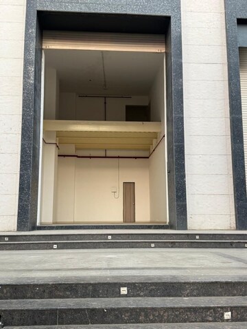  Showroom For Rent in Laxmi Niwas Naupada, Naupada