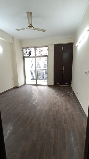 Room in 2 BHK Apartment at Skytech Matrott, Sector 76 – for Rent