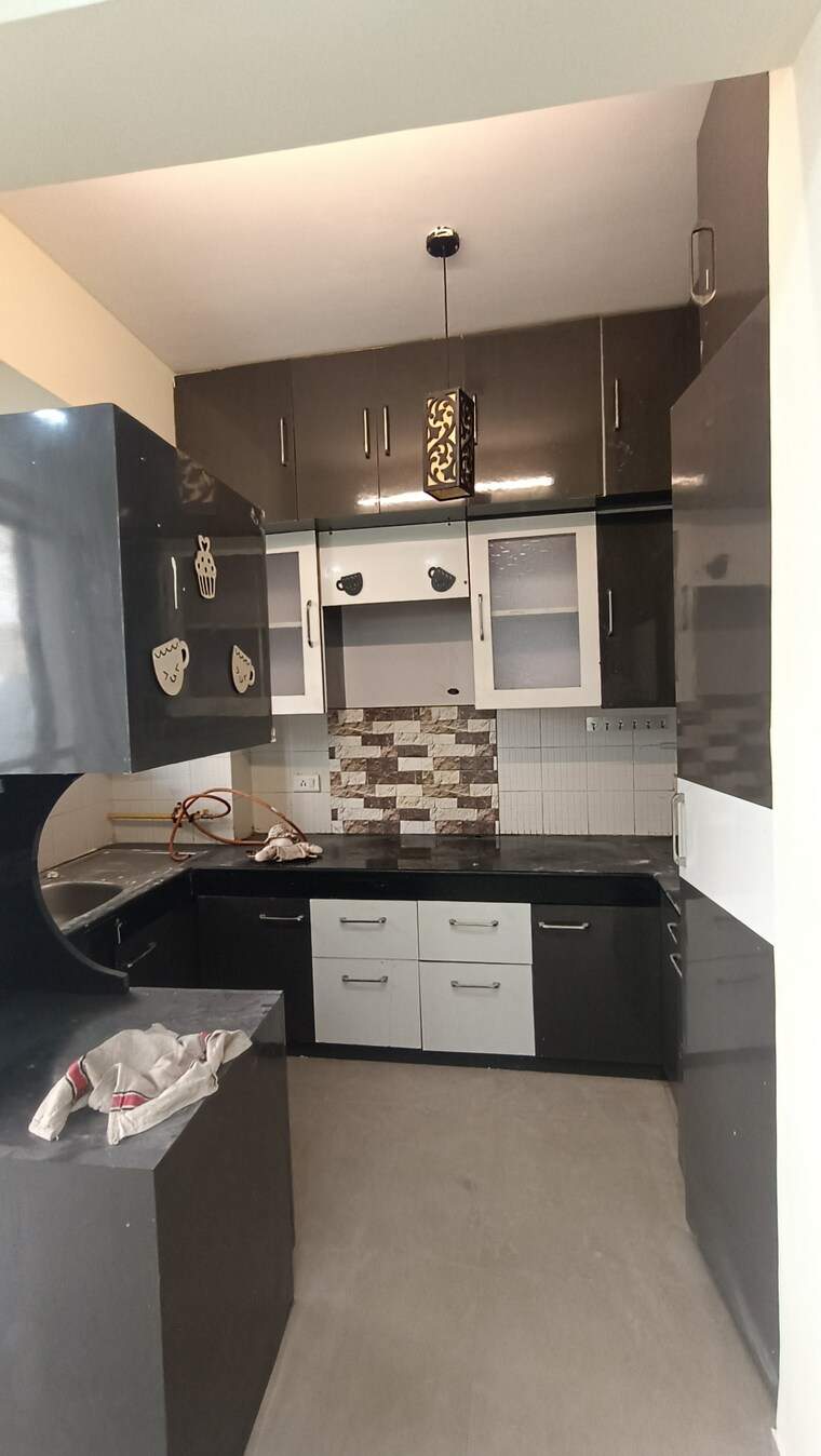 Kitchen, aditya-celebrity-homes 3 Bedroom 1650 Sq.Ft. Apartment In Sector 76 Noida 9623157