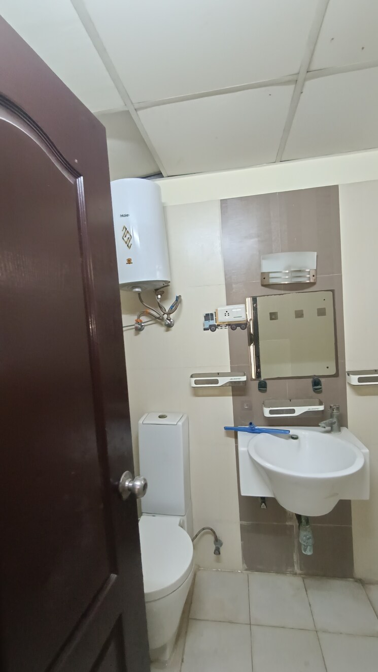 Attached Bathroom, aditya-celebrity-homes 3 Bedroom 1650 Sq.Ft. Apartment In Sector 76 Noida 9623157