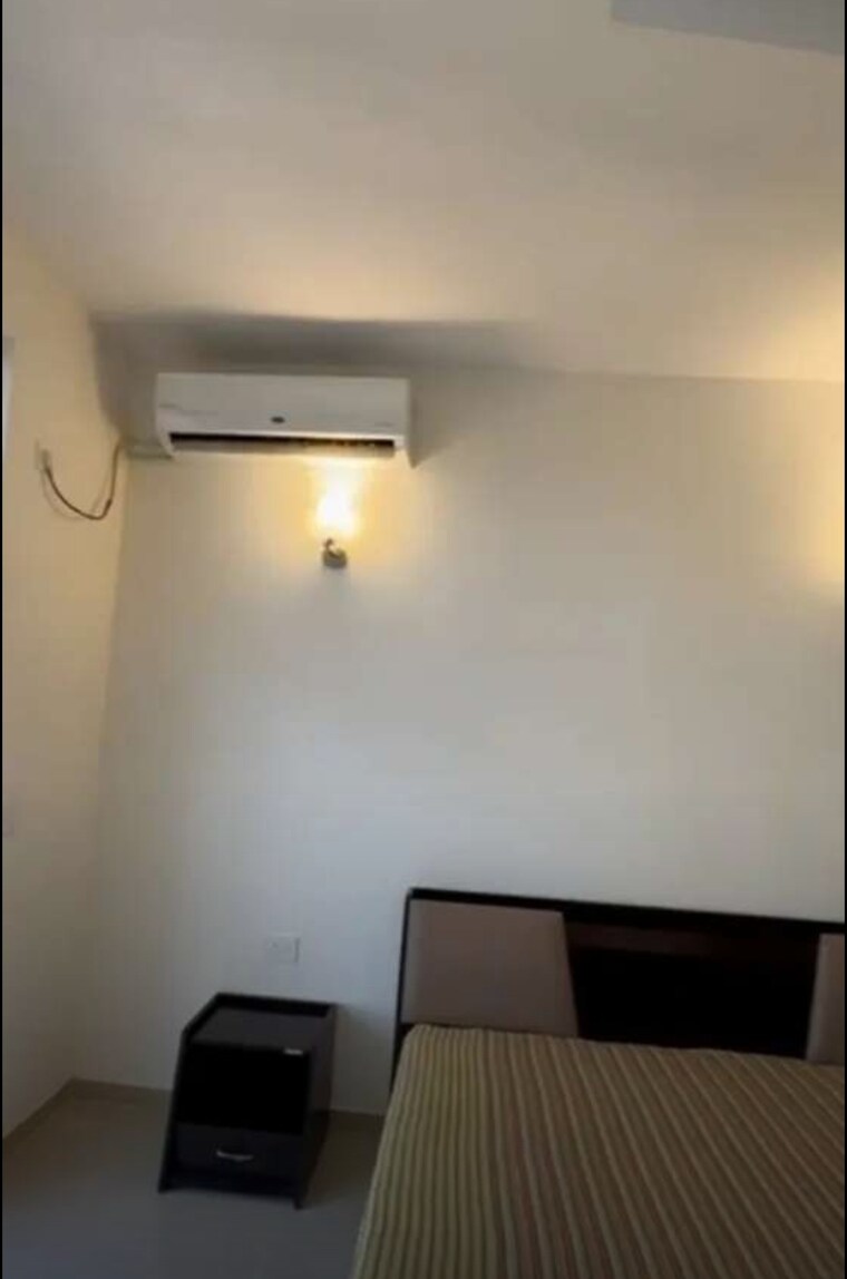 Room, gomti nagar 3 Bedroom 2250 Sq.Ft. Apartment In Gomti Nagar Lucknow 9623166
