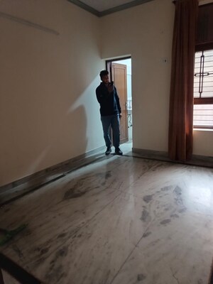 Room in 2 BHK Independent House at Sector 31 – for Rent