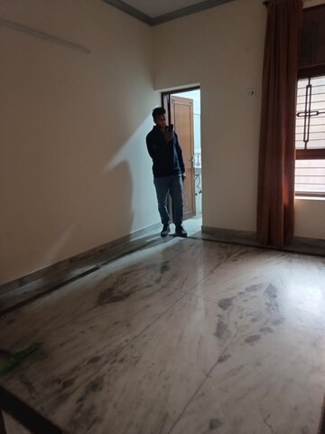 Room in 2 BHK Independent House at Sector 31 – for Rent
