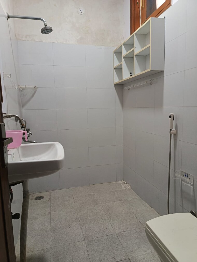 Bathroom, sector 31 2 Bedroom 1250 Sq.Ft. Independent House In Sector 31 Noida 9623168