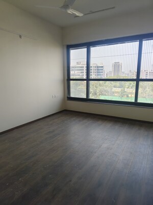 Room in 3 BHK Apartment at Kalpataru Magnus, Bandra East – for Rent