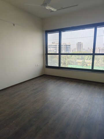 Room in 3 BHK Apartment at Kalpataru Magnus, Bandra East – for Rent