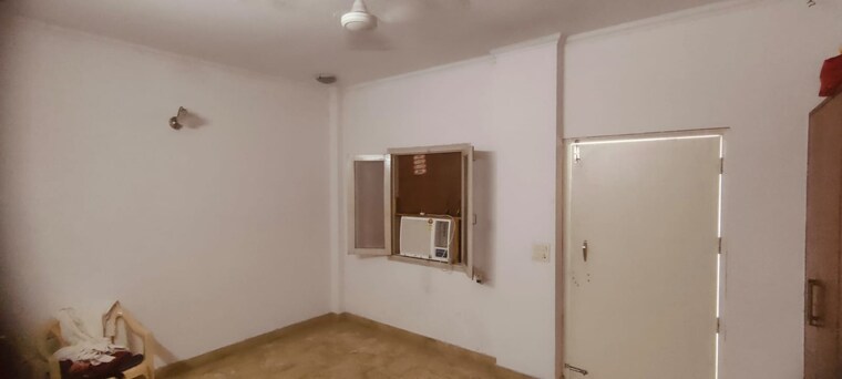 Other, sector 35 3 Bedroom 1650 Sq.Ft. Builder Floor In Sector 35 Noida 9623172