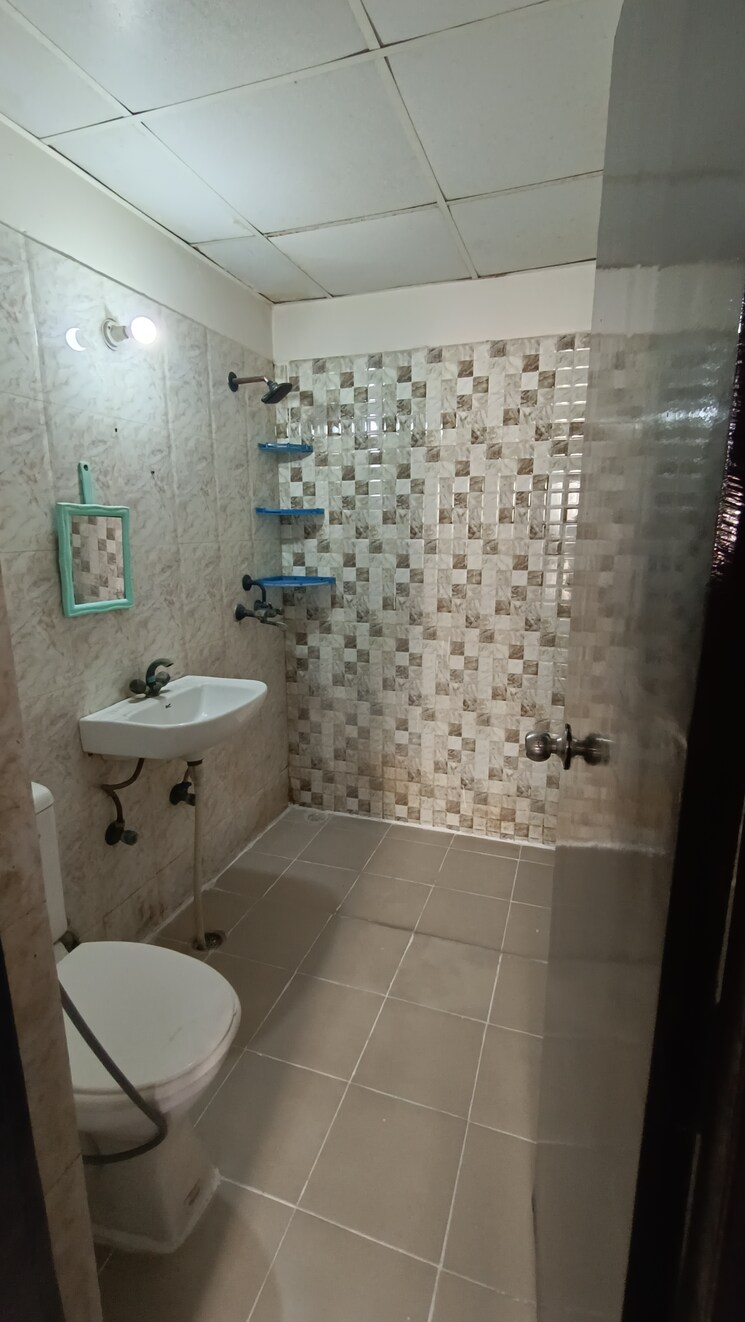 Bathroom, antriksh-golf-view 2 Bedroom 1010 Sq.Ft. Apartment In Sector 78 Noida 9623174