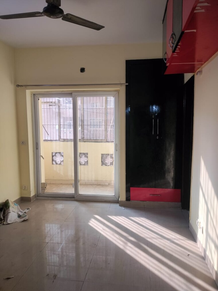 Room, nimbus-the-hyde-park 2 Bedroom 915 Sq.Ft. Apartment In Sector 78 Noida 9623178