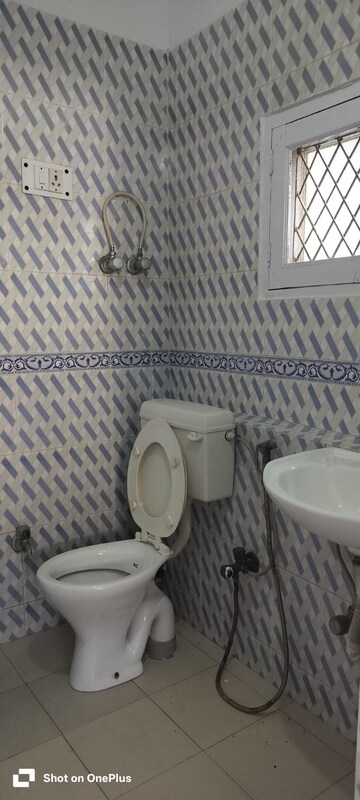 Bathroom in 1 RK Apartment at Varun Enclave, Sector 28 – for Rent