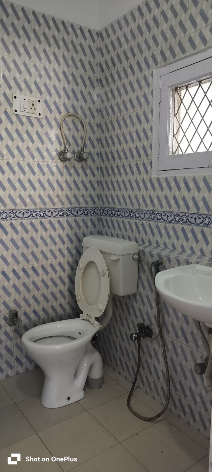 Bathroom, varun-enclave 1 RK 250 Sq.Ft. Apartment In Sector 28 Noida 9623179