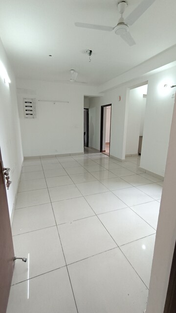2 BHK Apartment For Rent in Supertech The Romano, Sector 118