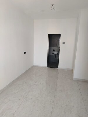 Room in 3 BHK Apartment at Goregaon West – for Rent