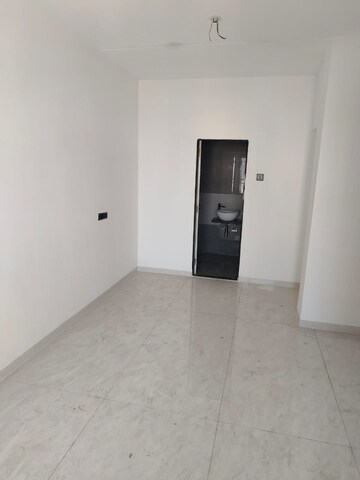 Room in 3 BHK Apartment at Goregaon West – for Rent