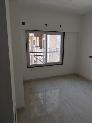 Room in 3 BHK Apartment at Goregaon West – for Rent