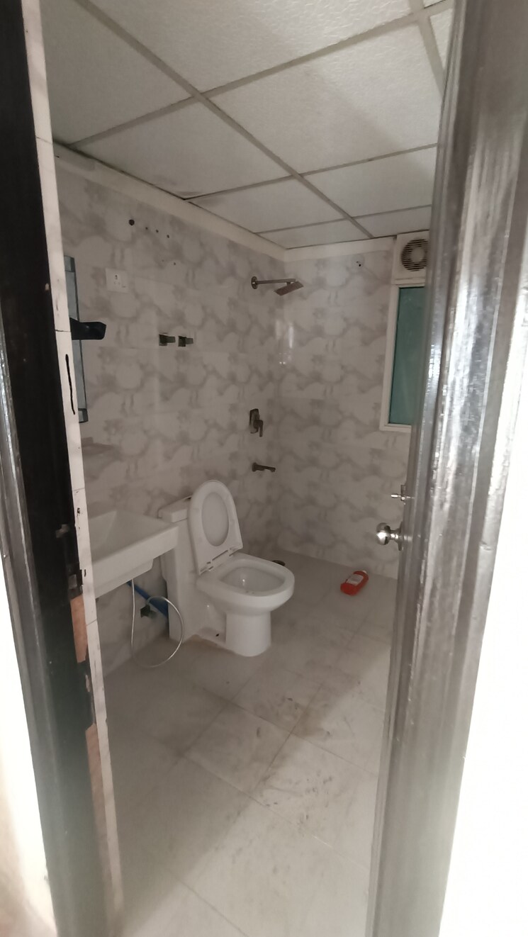 Bathroom, sethi-max-royal 2 Bedroom 1125 Sq.Ft. Apartment In Sector 76 Noida 9623194