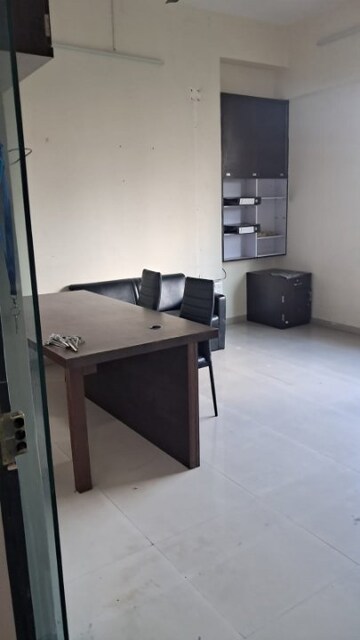  Office Space For Rent in Puranik Capitol, Ghodbunder Road