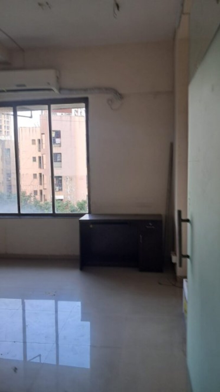 Team Area, puranik-capitol Commercial Office Space 250 Sq.Ft. In Ghodbunder Road Thane 9623199