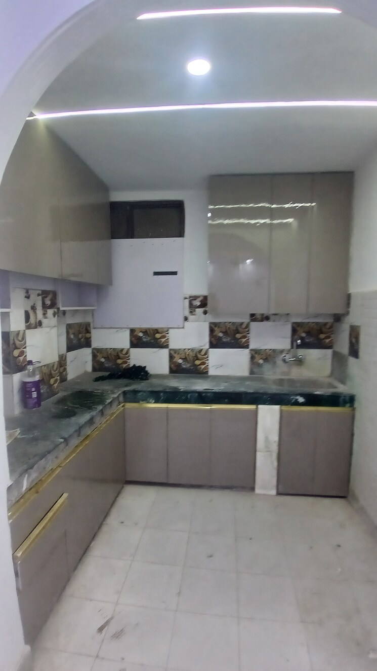 Kitchen, jogabai extension 3 Bedroom 900 Sq.Ft. Apartment In Jogabai Extension Delhi 9623234