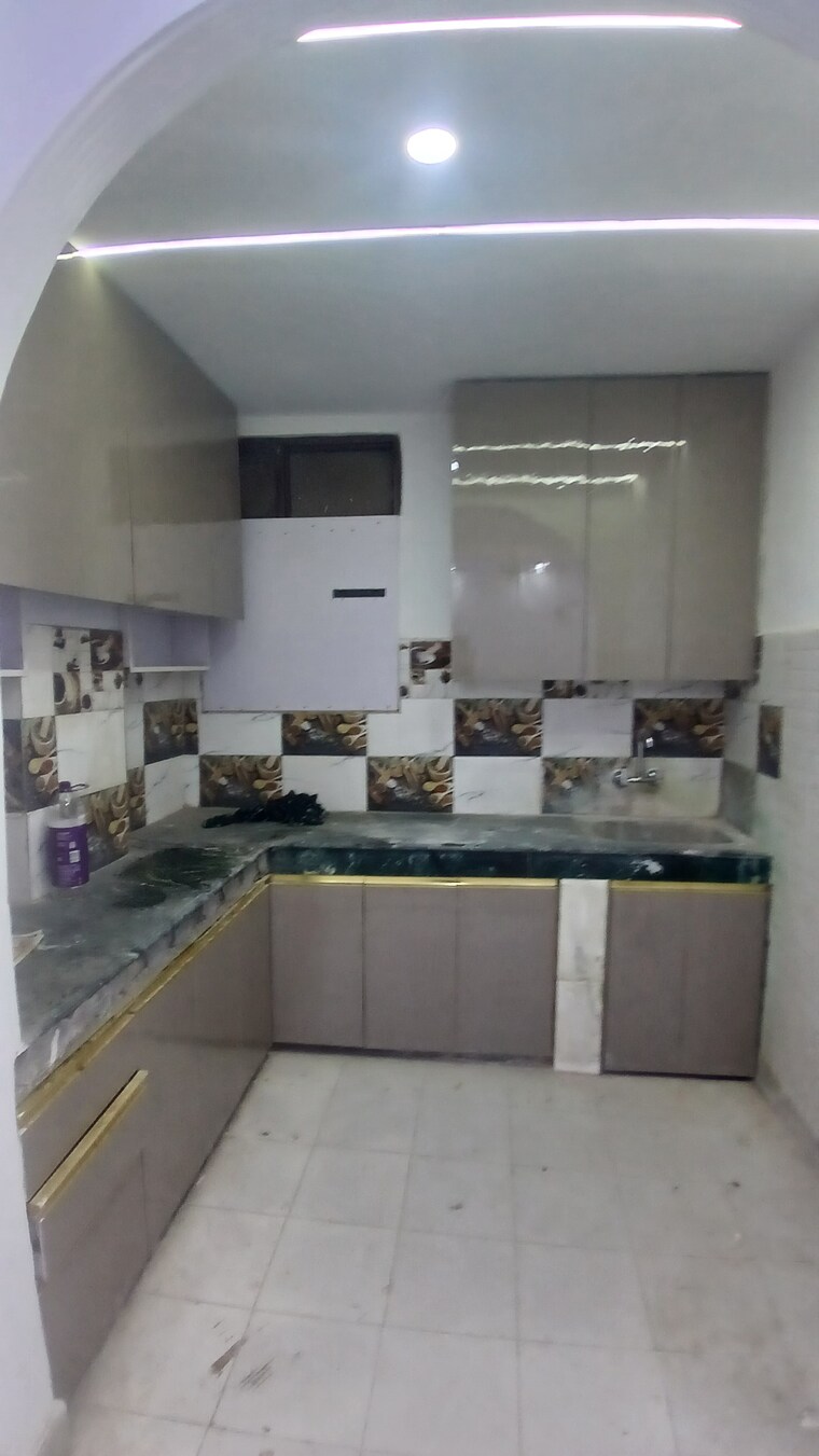 Kitchen, jogabai extension 3 Bedroom 900 Sq.Ft. Apartment In Jogabai Extension Delhi 9623234