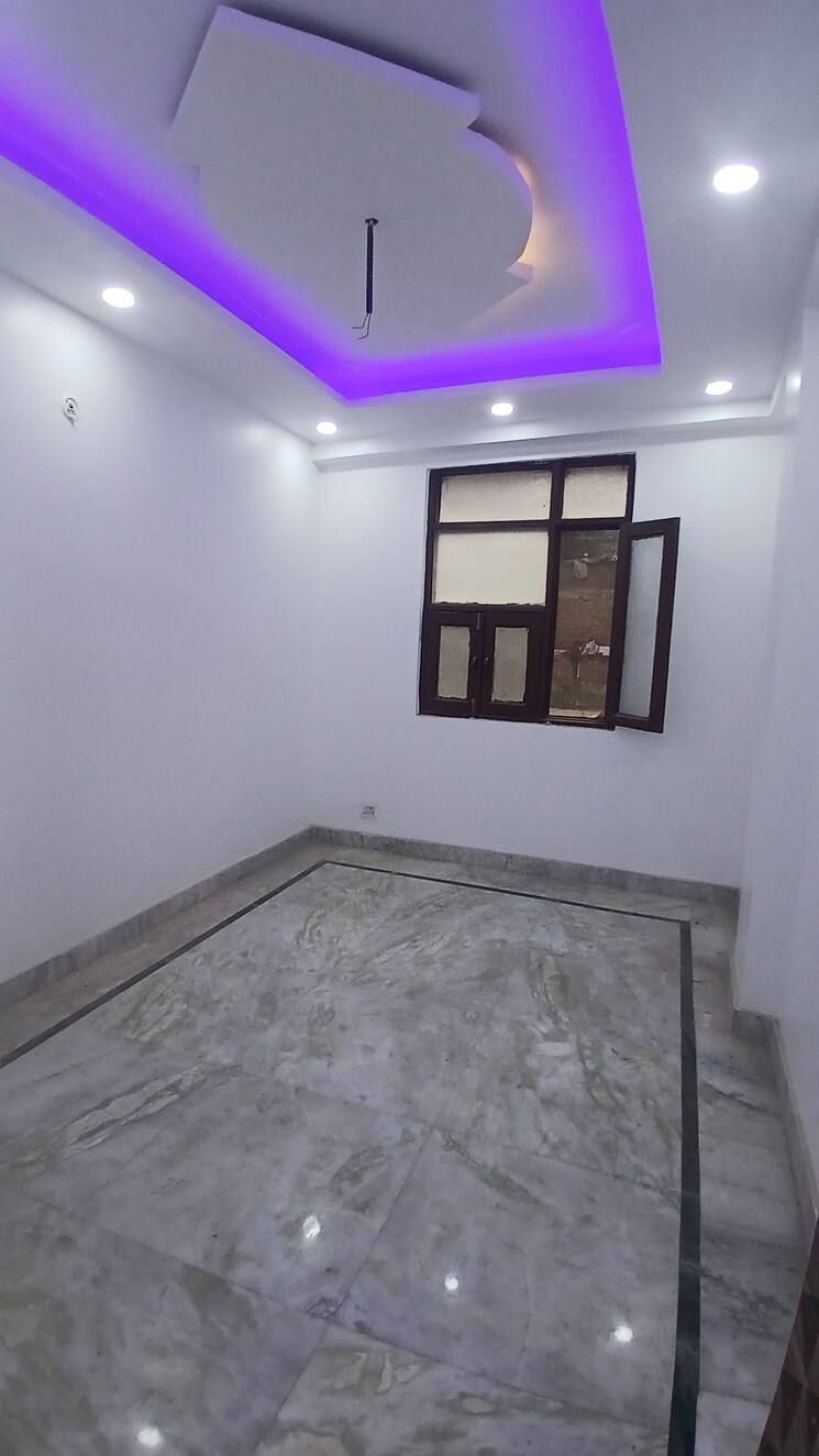 Room, jogabai extension 3 Bedroom 900 Sq.Ft. Apartment In Jogabai Extension Delhi 9623234