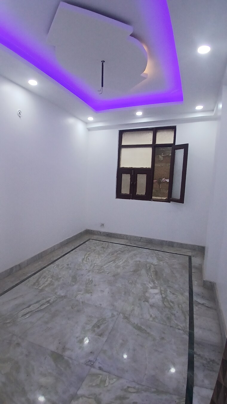 Room, jogabai extension 3 Bedroom 900 Sq.Ft. Apartment In Jogabai Extension Delhi 9623234