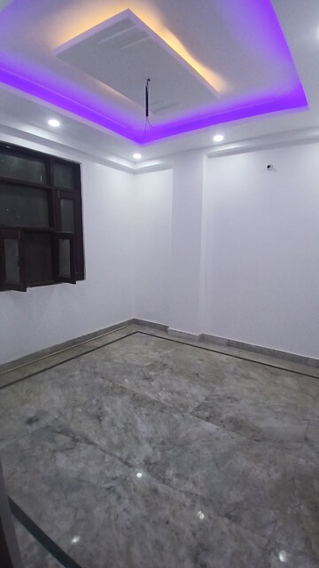 Room in 3 BHK Apartment at Jogabai Extension – for Sale