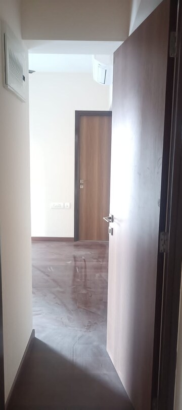 Room in 2 BHK Apartment at Piramal Vaikunth, Balkum Pada – for Rent