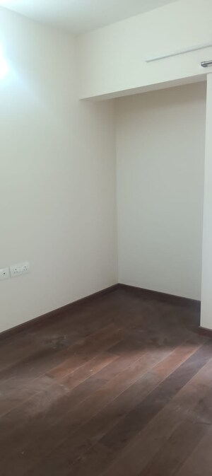 Room in 2 BHK Apartment at Piramal Vaikunth, Balkum Pada – for Rent