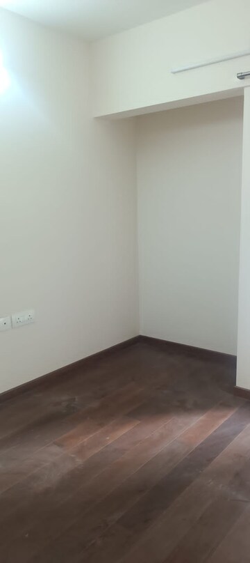 Room in 2 BHK Apartment at Piramal Vaikunth, Balkum Pada – for Rent