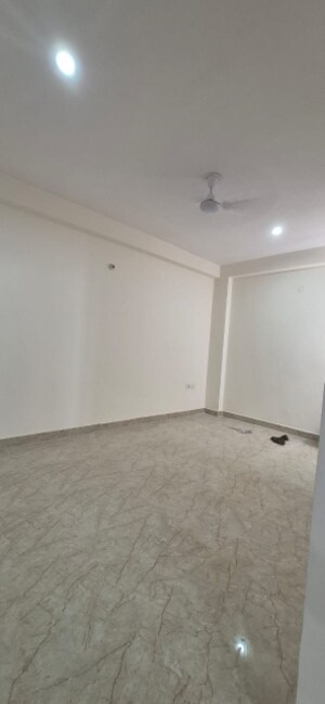 Room in 2 BHK Builder Floor at Saket – for Rent