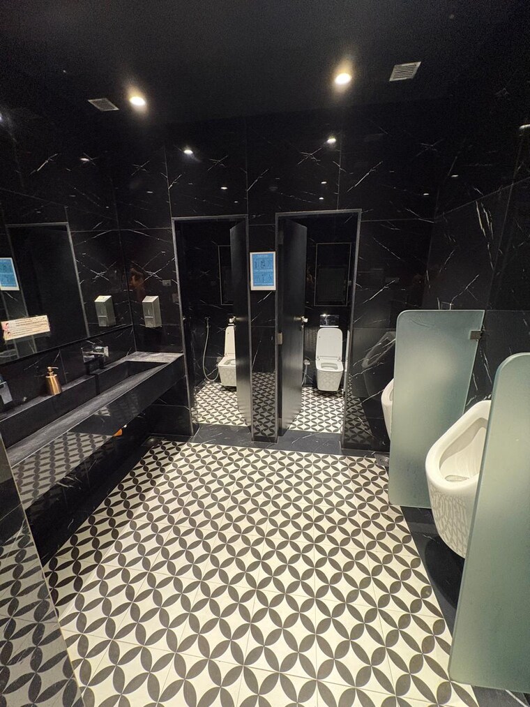 Washroom, deluxe-house Commercial Office Space 10000 Sq.Ft. In Andheri West Mumbai 9623298