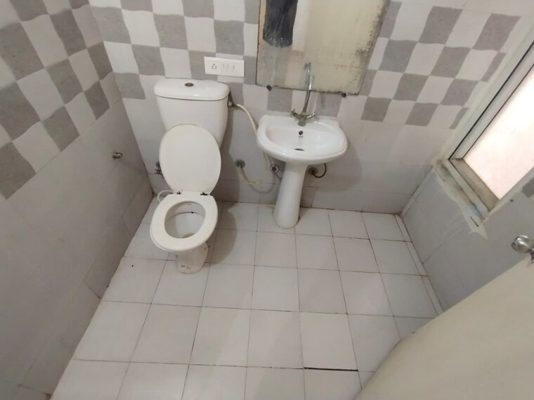 Bathroom, mahagun-mywoods 2 Bedroom 935 Sq.Ft. Apartment In Sector 16c Greater Noida Greater Noida 9623373