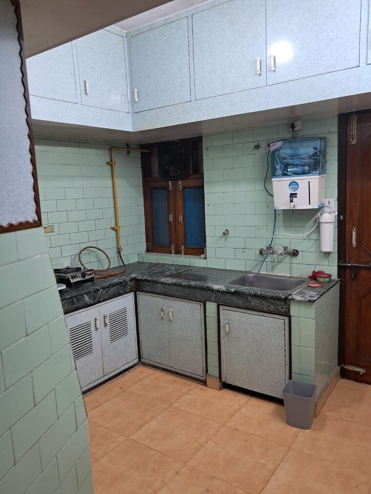 Kitchen, mayur vihar phase iii 4 Bedroom 2000 Sq.Ft. Apartment In Mayur Vihar Phase Iii Delhi 9623380