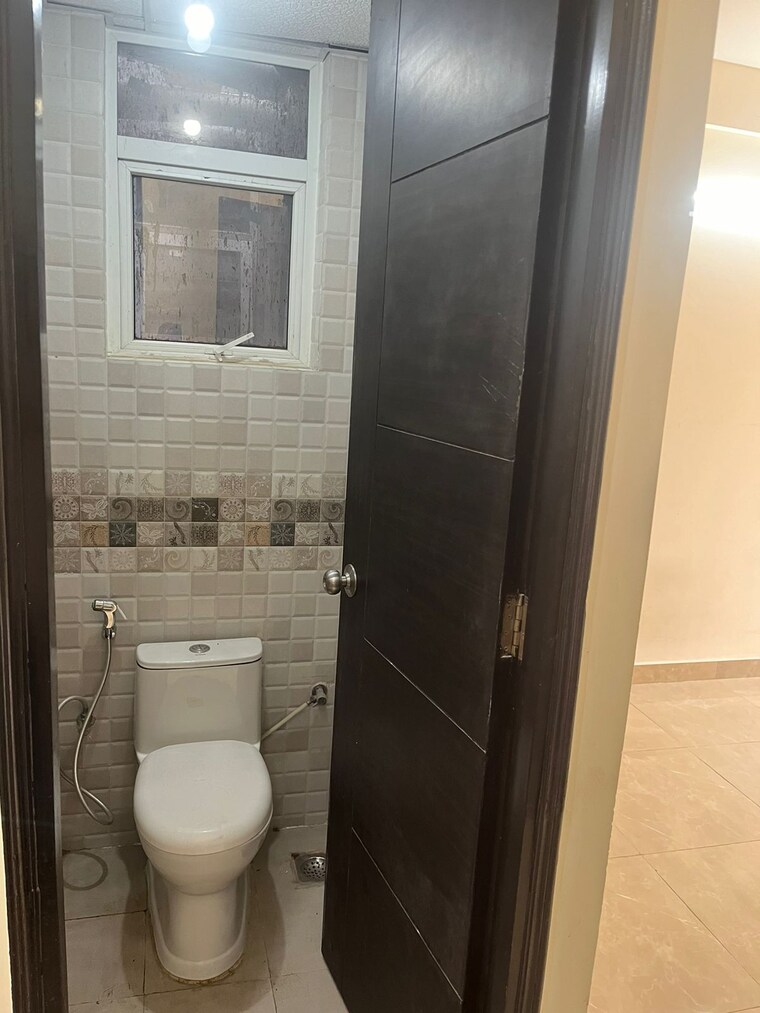 Bathroom, signature-global-park-4-and-5 3 Bedroom 1120 Sq.Ft. Builder Floor In Sohna Sector 36 Gurgaon 9623383