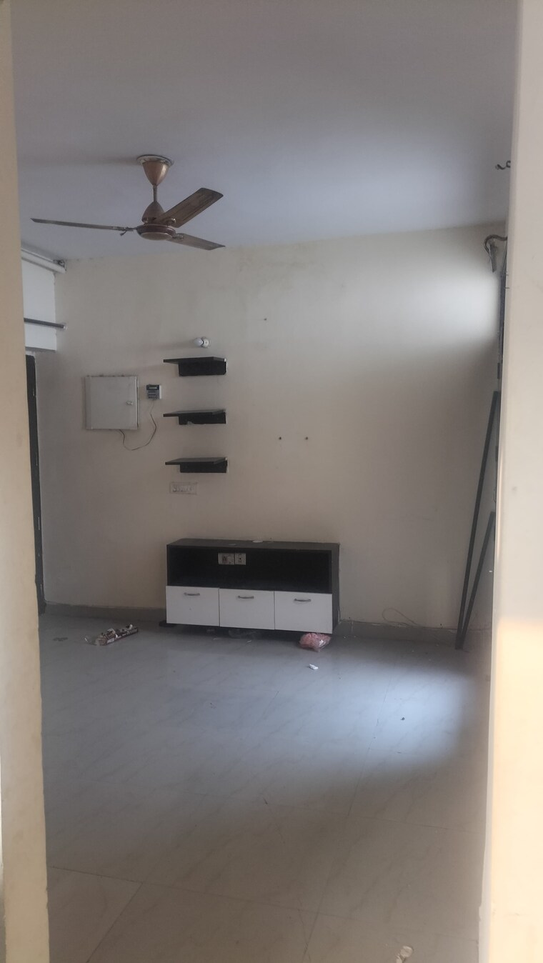 Room, srs-royal-hills 2 Bedroom 770 Sq.Ft. Apartment In Sector 87 Faridabad 9623433