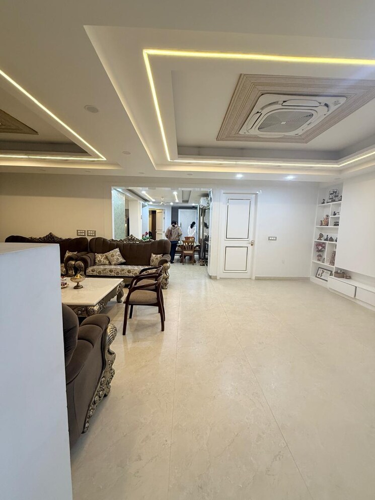 Gym, sector 26 5 Bedroom 250 Sq.Mt. Villa In Sector 26 Noida 9623438