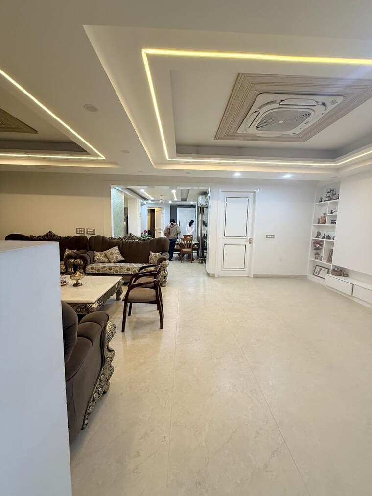 Gym, sector 26 5 Bedroom 250 Sq.Mt. Villa In Sector 26 Noida 9623438