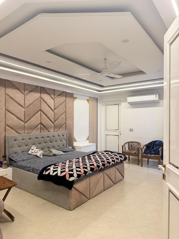 Bedroom, sector 26 5 Bedroom 250 Sq.Mt. Villa In Sector 26 Noida 9623438