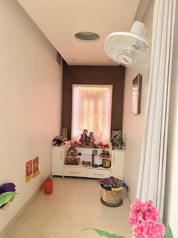 Furnished Amenities in 5 BHK Villa at Sector 26 – for Sale