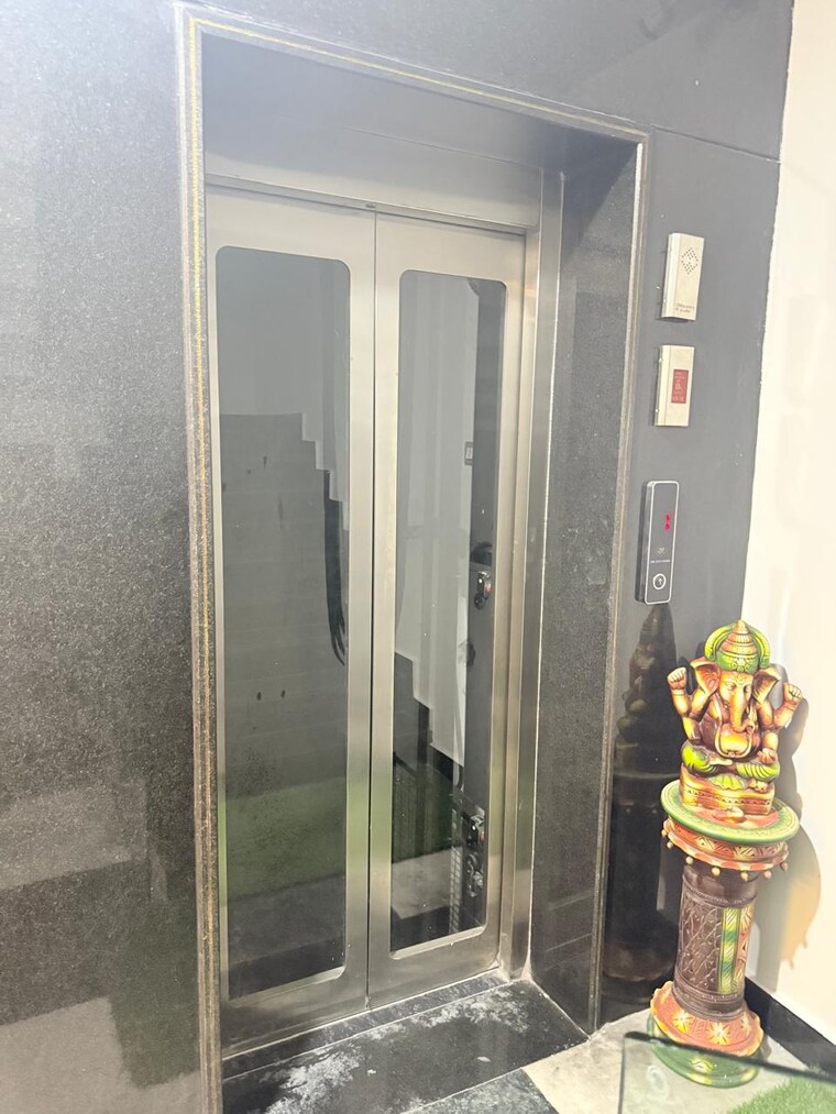 undefined, sector 26 5 Bedroom 250 Sq.Mt. Villa In Sector 26 Noida 9623438