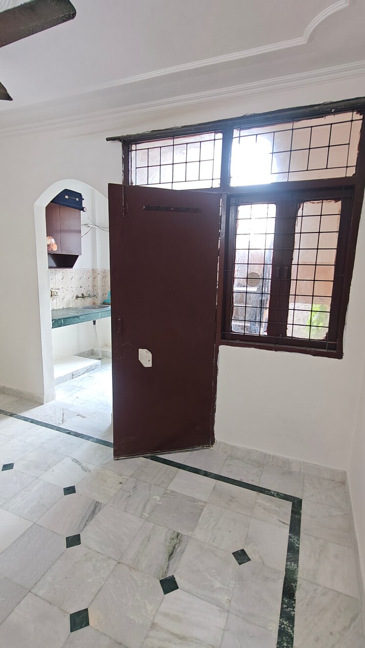 Room, malviya nagar 1 Bedroom 600 Sq.Ft. Builder Floor In Malviya Nagar Delhi 9623436