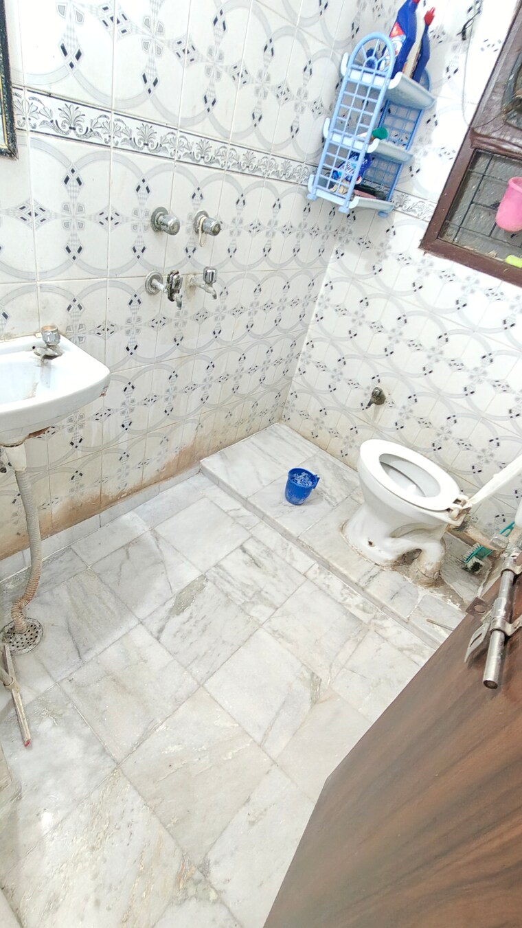 Bathroom, malviya nagar 1 Bedroom 600 Sq.Ft. Builder Floor In Malviya Nagar Delhi 9623436