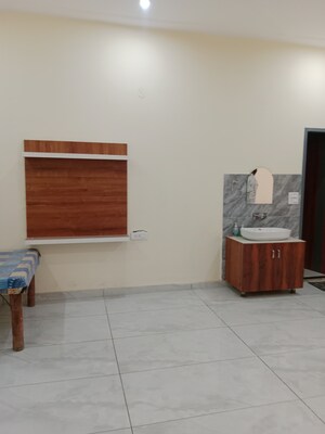 Room in 3 BHK Builder Floor at Huda – for Rent