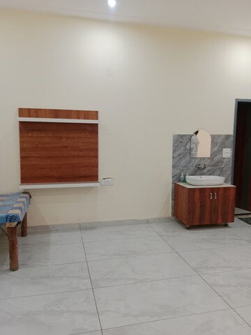 Room in 3 BHK Builder Floor at Huda – for Rent