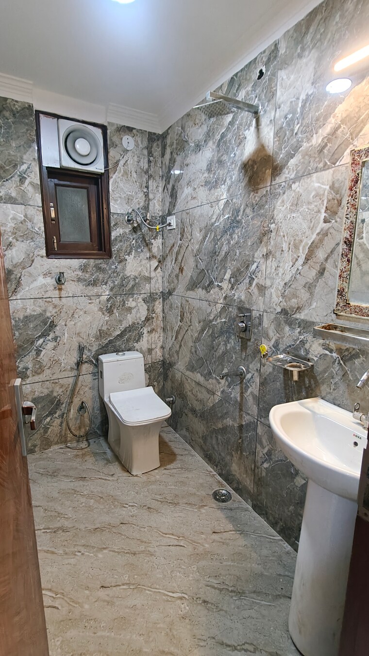 Attached Bathroom, malviya nagar 3 Bedroom 1500 Sq.Ft. Builder Floor In Malviya Nagar Delhi 9623449